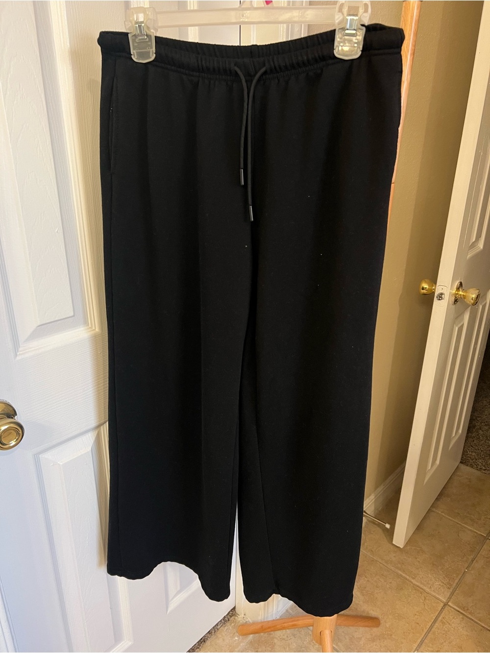 Comfort Wide-Leg Drawstring Pants in Black